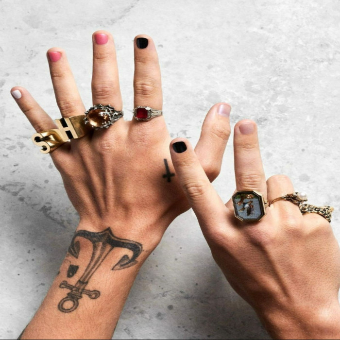 nail art smalto uomo